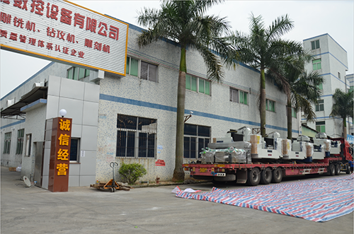 深圳精雕開發了目前國內電視機鋁裝飾條首選機型    目前國內精雕機的新技術突破產品