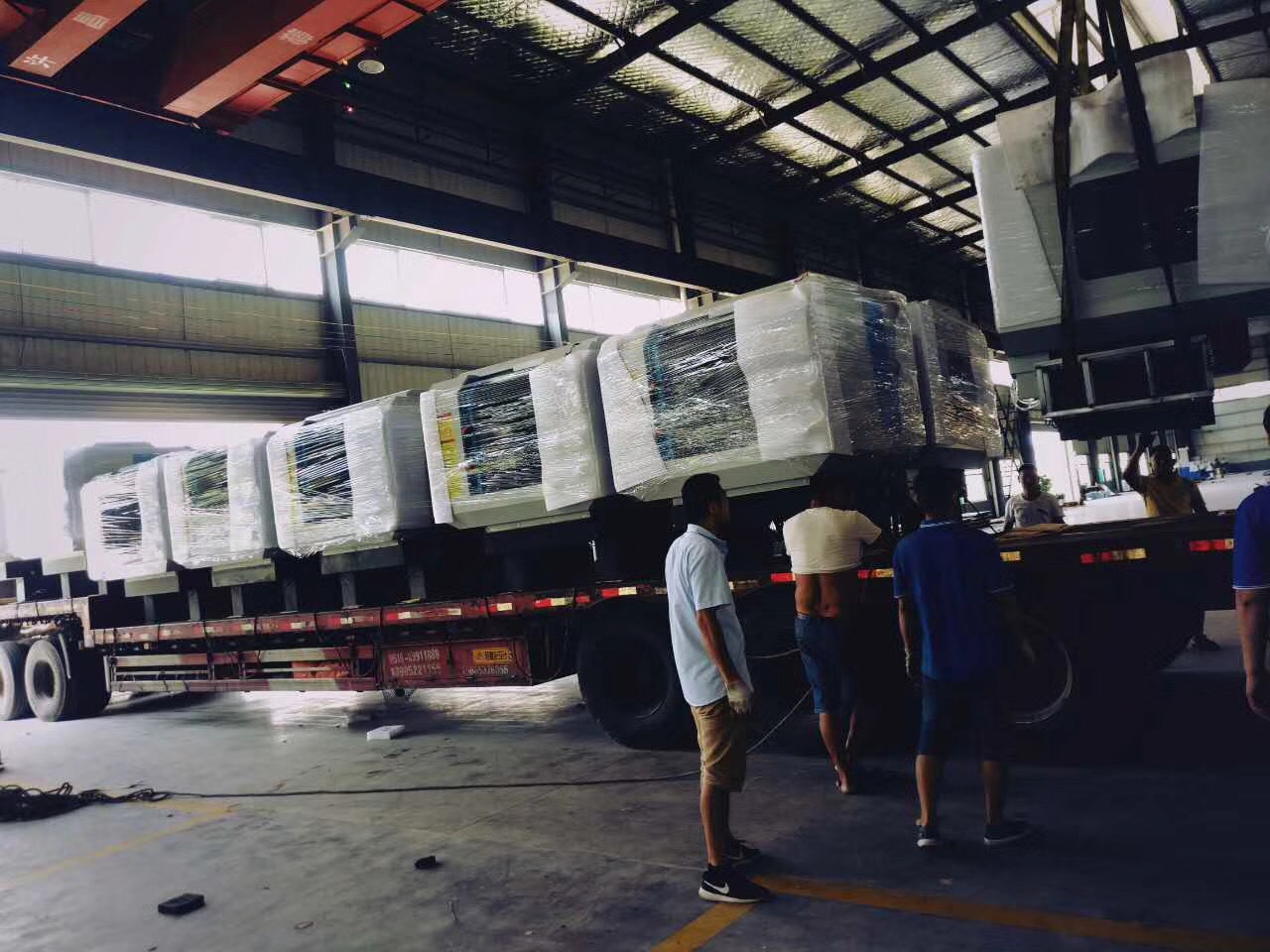 2018深雕數控迎來第二批玻璃精雕機，雙頭精雕機緊張出貨，得到客戶的高度認可。